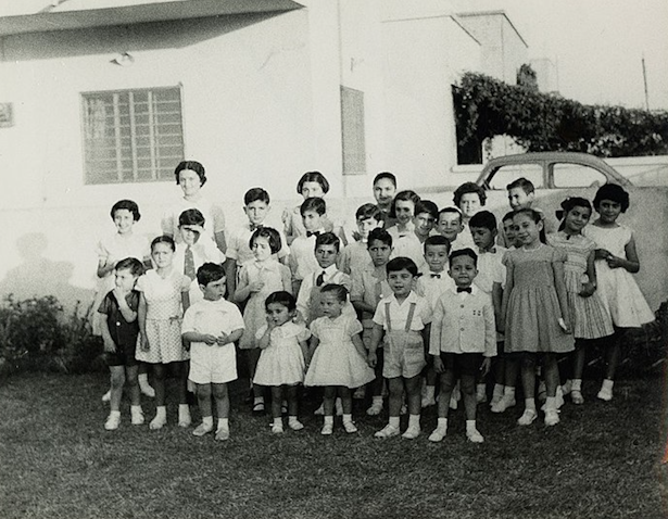 Children pose for a photo in a Jewish school in Baghdad, Iraq in 1959. (Photo via WikiCommons)