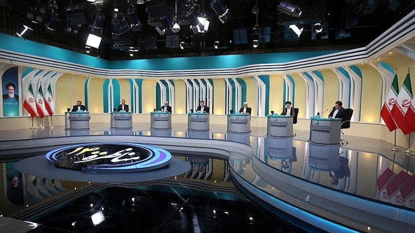 المرشحون للرئاسة الإيرانية في المناظرة التلفزيونية الثانية في طهران، 8 يونيو/ حزيران 2021 (تصوير مرتضى فخري نثاد عبر وكالة تسنيم للأنباء)