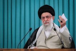 المرشد الأعلى الإيراني آية الله علي خامنئي في طهران، 16 يونيو/ حزيران 2021 (الصورة عبر موقع خامنئي الرسمي)