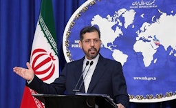 سعید خطیبزاده، سخنگوی وزارت امور خارجه‌ی ایران در یک جلسه‌ی مطبوعاتی؛ تهران؛ ۱۰ خرداد ۱۴۰۰ (عکس از محمود حسینی/ خبرگزاری تسنیم)