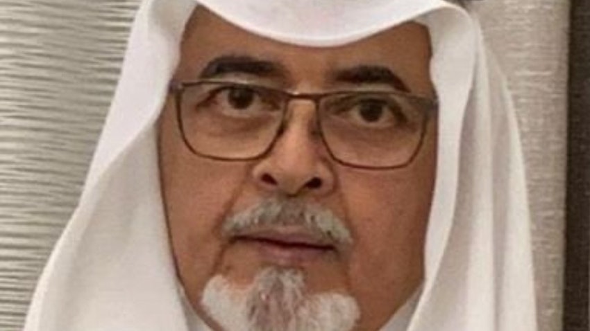 الشاعر الكويتي جمال الساير الذي اعتقلته الأجهزة الأمنية في منزله. 5 يوليو/ تموز 2021 (الصورة عبر تويتر)