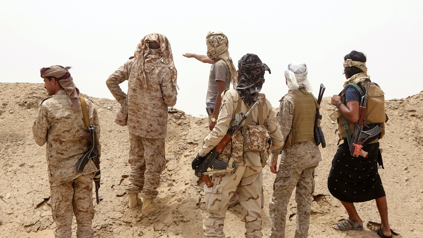 مقاتلون موالون للحكومة اليمنية المدعومة من السعودية في موقع بمحافظة مأرب. 19 يونيو/ حزيران 2021 (الصورة عبر غيتي إيماجز)