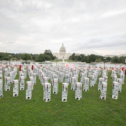 معرض صور لإحياء ذكرى المعارضين الإيرانيين الذين أُعدموا عام 1988، واشنطن العاصمة، الولايات المتحدة. 4 سبتمبر/ أيلول 2020 (الصورة عبر غيتي إيماجز)