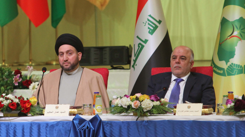 عمار الحکیم، رهبر جریان حکمت عراق (چپ)، در کنار نخست‌وزیر وقت، حیدر العبادی؛ بغداد، ۱۱ بهمن ۱۳۹۳/ ۳۱ ژانویه ۲۰۱۵. (عکس از گتی ایمیجز)