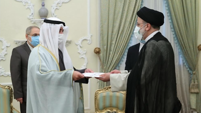 Iranian President Ebrahim Raisi (R) meets Kuwait's Foreign Minister Sheikh Sabah Al-Khalid Al-Sabah in Tehran on Aug. 6, 2021. (Photo via Raisi.ir) 