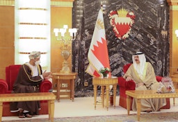ملاقات سید بدر البوسعیدی وزیر امور خارجه‌ی عمان، با حمد بن عیسی آل خلیفه پادشاه بحرین؛ منامه، ۷ شهریور ۱۴۰۰/ ۲۹ اوت ۲۰۲۱. (عکس از توییتر)