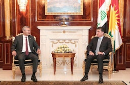 نچیروان بارزانی، رئیس اقلیم کردستان عراق، میزبان اوغوز کان سالیچی، نایب رئیس حزب جمهوری‌‌خواه خلق ترکیه؛ اربیل، عراق، ۱۵ شهریور ۱۴۰۰/ ۶ سپتامبر ۲۰۲۱. (عکس از آرشیو ریاست‌جمهوری اقلیم کردستان عراق)