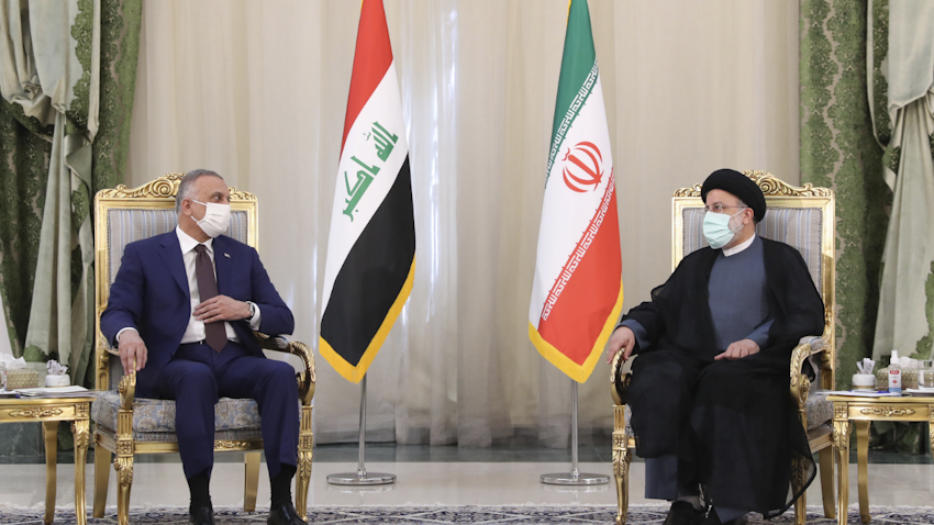 Iraq’s Prime Minister Mustafa Al-Kadhimi (L) meets Iran’s president Ibrahim Raisi (R) in Tehran on 12 Sep. 2021 (Photo via Iranian presidency)
