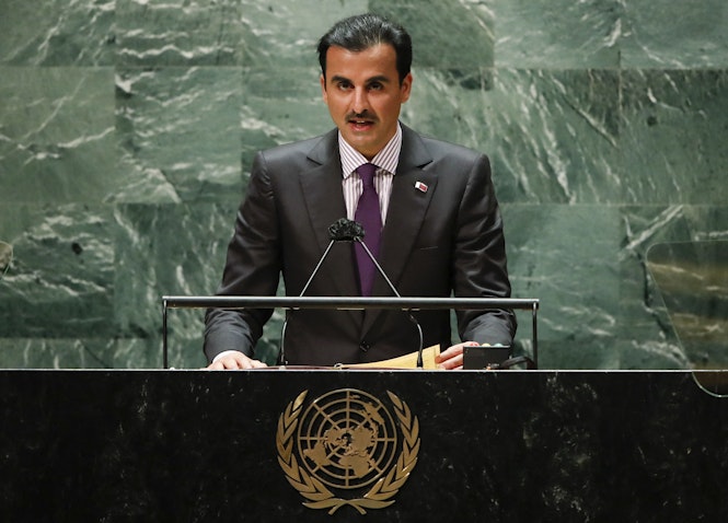 شیخ تمیم بن حمد آل ثانی، امیر قطر، در حال سخنرانی در هفتاد و ششمین اجلاس مجمع عمومی سازمان ملل متحد؛ نیویورک، ۳۰ شهریور ۱۴۰۰/ ۲۱ سپتامبر ۲۰۲۱. (عکس از گتی ایمیجز)