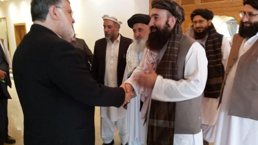 محمد صادق معتمديان، حاكم محافظة خراسان رضوي الإيرانية يلتقي مسؤولين من طالبان في أفغانستان. 5 أكتوبر/تشرين الأول 2021. (الصورة عبر موقع همشهري أون لاين)