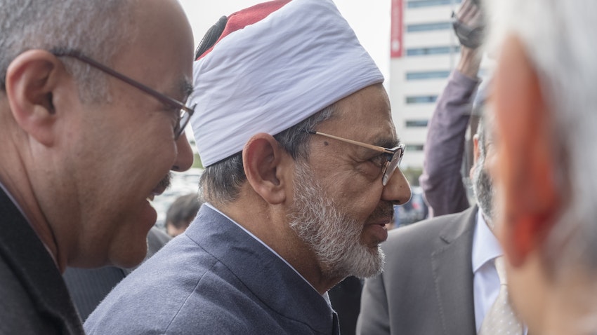 وصول إمام الأزهر أحمد محمد الطيب إلى المسجد المركزي في لشبونة في 15 مارس/آذار 2018 (الصورة عبر غيتي إيماجز)