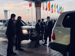 ورود محمود احمدی‌نژاد به فرودگاه بین‌المللی امام خمینی، برای سفر به دبی؛ تهران، ۲۱ مهر ۱۴۰۰/ ۱۳ اکتبر ۲۰۲۱. (عکس دست اول)