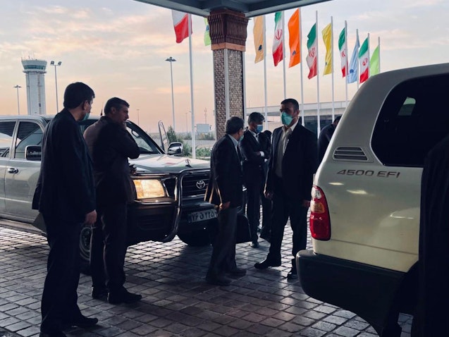 ورود محمود احمدی‌نژاد به فرودگاه بین‌المللی امام خمینی، برای سفر به دبی؛ تهران، ۲۱ مهر ۱۴۰۰/ ۱۳ اکتبر ۲۰۲۱. (عکس دست اول)