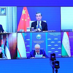 وزراء خارجية الدول الست المجاورة لأفغانستان، إيران والصين وباكستان وتركمانستان وطاجيكستان وأوزبكستان يحضرون اجتماعًا افتراضيًا في 8 سبتمبر/أيلول 2021 (الصورة عبر وكالة أنباء فارس)