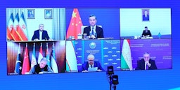 وزراء خارجية الدول الست المجاورة لأفغانستان، إيران والصين وباكستان وتركمانستان وطاجيكستان وأوزبكستان يحضرون اجتماعًا افتراضيًا في 8 سبتمبر/أيلول 2021 (الصورة عبر وكالة أنباء فارس)