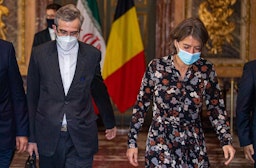 نائب وزير الخارجية الإيراني علي باقري كني ووزيرة الخارجية البلجيكية ثيودورا جينتزيس في بروكسل. 27 أكتوبر/تشرين الأول (الصورة من حساب باقري كني على تويتر)