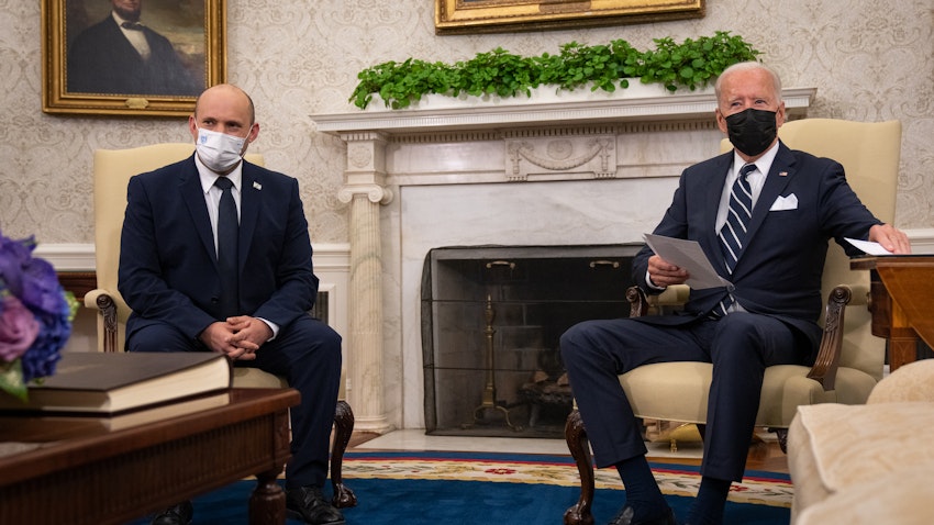 ملاقات جو بایدن، رئیس‌جمهور آمریکا با نفتالین بنت، نخست‌وزیر اسرائیل؛ واشنگتن، آمریکا، ۵ شهریور ۱۴۰۰. (عکس از گتی ایمیجز)