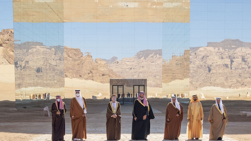 صورة جماعية للقمة الحادية والأربعين لمجلس التعاون الخليجي المنعقدة في مدينة العلا، المملكة العربية السعودية. في 5 يناير/كانون الثاني 2021. (الصورة عبر غيتي إيماجز)