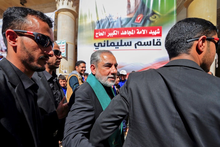 سفير إيران في اليمن، حسن إيرلو يحضر مناسبة في العاصمة اليمنية صنعاء. 2 يناير/كانون الثاني 2021 (الصورة عبر غيتي إيماجز)