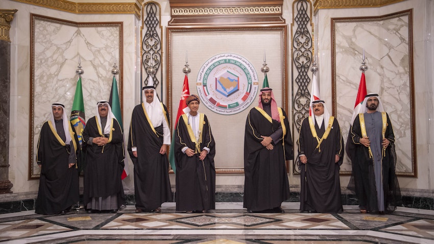 قادة دول الخليج العربية في صورة جماعية في قمة مجلس التعاون الخليجي الثانية والأربعين في الرياض، المملكة العربية السعودية، في 14 ديسمبر/كانون الأول 2021. (الصورة عبر غيتي إيماجز)