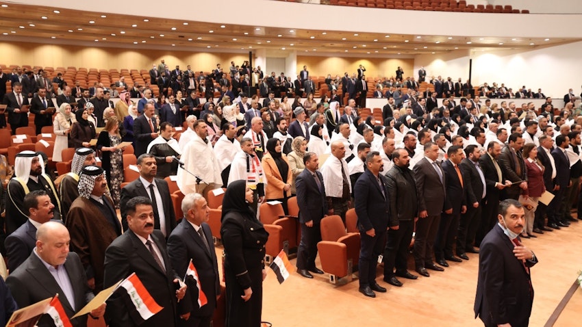 تشکیل اولین جلسه‌ی مجلس مقننه‌ی عراق پس از انتخابات پارلمانی ۱۸ مهر/ ۱۰ اکتبر؛ بغداد، ۱۹ دی ۱۴۰۰/ ۹ ژانویه ۲۰۲۲. (عکس از دفتر مطبوعاتی پارلمان عراق/ گتی ایمیجز)