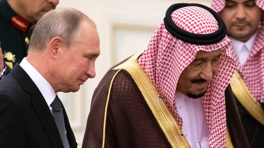 استقبال ملک سلمان بن عبدالعزیز، پادشاه عربستان، از ولادیمیر پوتین، رئیس‌جمهور روسیه؛ ریاض، عربستان، ۲۲ مهر ۱۳۹۸/ ۱۴ اکتبر ۲۰۱۹. (عکس از گتی ایمیجز)