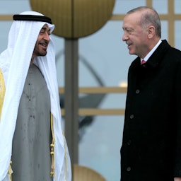 استقبال رجب طیب اردوغان، رئیس جمهور ترکیه، از شیخ محمد بن زاید آل نهیان، ولیعهد ابوظبی؛ آنکارا، ۳ آذر ۱۴۰۰/ ۲۴ نوامبر ۲۰۲۱. (عکس از گتی ایمیجز)