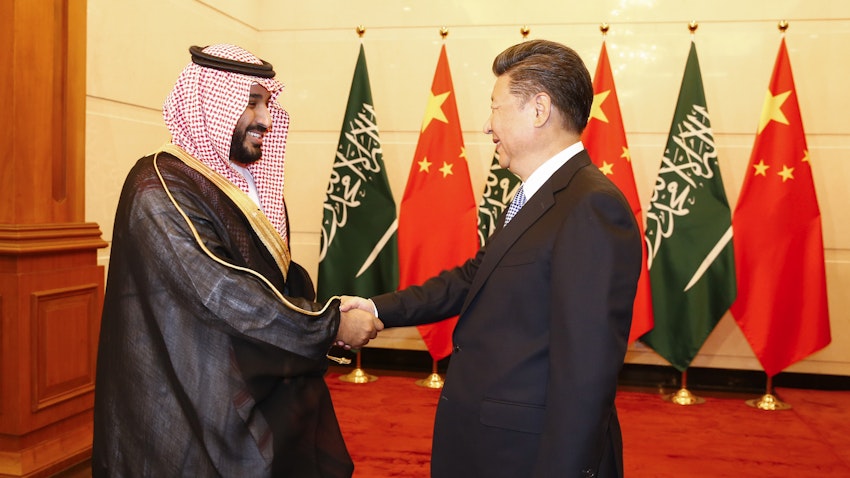 دیدار محمد بن سلمان آل سعود، ولیعهد عربستان، با شی جین‌پینگ، رئیس‌جمهور چین؛ پکن، چین، ۱۰ شهریور ۱۳۹۵/ ۳۱ اوت ۲۰۱۶. (عکس از گتی ایمیجز)