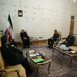 كبار قادة الحرس الثوري الإيراني يلتقون الرئيس آنذاك حسن روحاني في طهران، 24 يوليو/تموز 2017 (الصورة من موقع الرئيس الإيراني الرسمي)