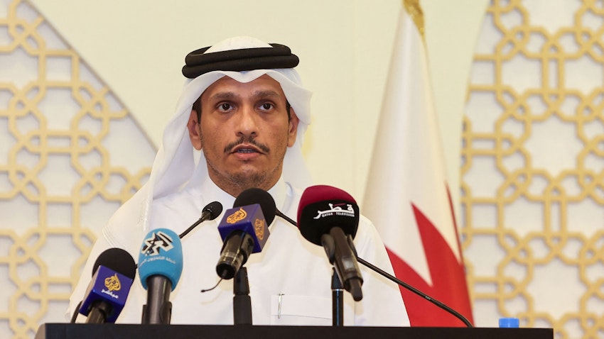 نائب رئيس الوزراء ووزير الخارجية القطري الشيخ محمد بن عبد الرحمن آل ثاني يعقد مؤتمرًا صحفيًا في الدوحة، 30 سبتمبر/أيلول 2021 (الصورة عبر غيتي إيماجز)