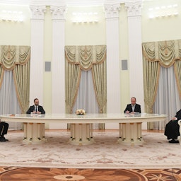 الرئيس الروسي فلاديمير بوتين والرئيس الإيراني إبراهيم رئيسي يلتقيان في موسكو. 19 يناير/كانون الثاني 2022 (الصورة عبر الموقع الرسمي للرئيس الإيراني)