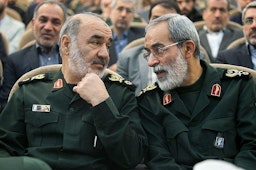 حسین سلامی، فرمانده‌ی کل سپاه پاسداران و حسین نجات، جانشین فرمانده‌ی قرارگاه ثارالله؛ تهران، ایران. (عکس از شبکه‌های اجتماعی)
