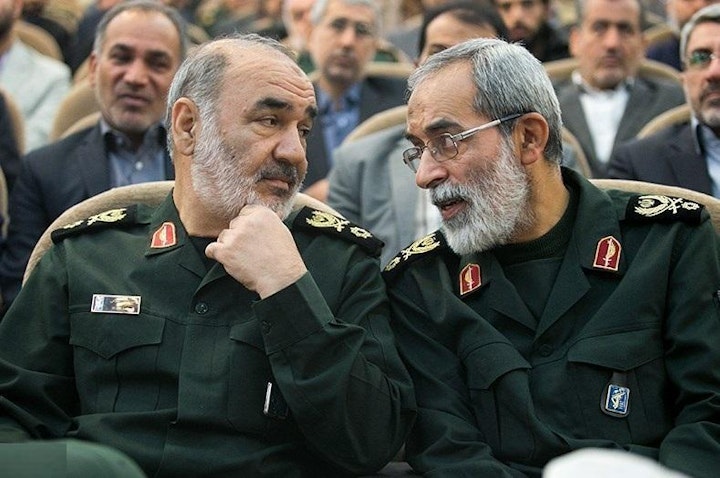 حسین سلامی، فرمانده‌ی کل سپاه پاسداران و حسین نجات، جانشین فرمانده‌ی قرارگاه ثارالله؛ تهران، ایران. (عکس از شبکه‌های اجتماعی)