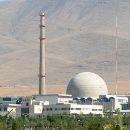 مشهد عام لمنشأة مفاعل الماء الثقيل في أراك بإيران. 14 أكتوبر/تشرين الأول 2012 (الصورة عبر ويكيميديا)