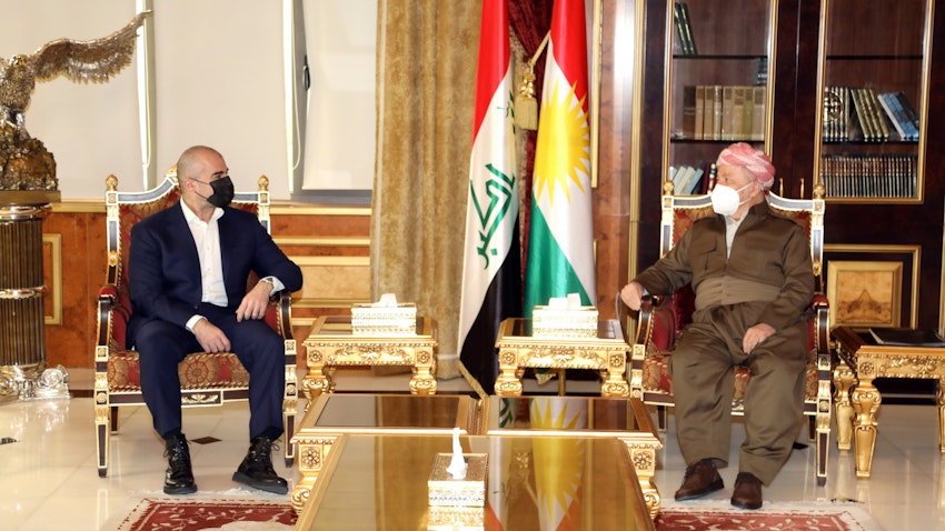 مسعود بارزانی، رهبر حزب دموکرات کردستان عراق در دیدار با بافل طالبانی یکی از رئسای حزب اتحادیه‌ی میهنی کردستان؛ ۲۴ آبان ۱۴۰۰/ ۱۵ نوامبر ۲۰۲۱. (عکس از سایت خبری شفق)