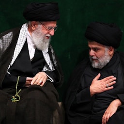 المرشد الأعلى لإيران آية الله علي خامنئي يلتقي رجل الدين والسياسي الشيعي العراقي مقتدى الصدر في طهران. 21 سبتمبر/أيلول 2019 (الصورة من الموقع الرسمي للمرشد الأعلى الإيراني)