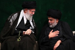 المرشد الأعلى لإيران آية الله علي خامنئي يلتقي رجل الدين والسياسي الشيعي العراقي مقتدى الصدر في طهران. 21 سبتمبر/أيلول 2019 (الصورة من الموقع الرسمي للمرشد الأعلى الإيراني)