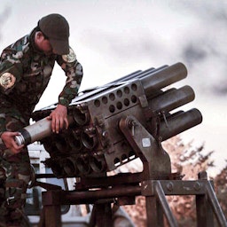 حركة حزب الله النجباء المسلحة العراقية ترسل مقاتلين ودعمًا لوجستيًا للمثلث الحدودي بين العراق وسوريا والأردن، في 28 يونيو/حزيران 2015. (الصورة عبر موقع حركة حزب الله النجباء)