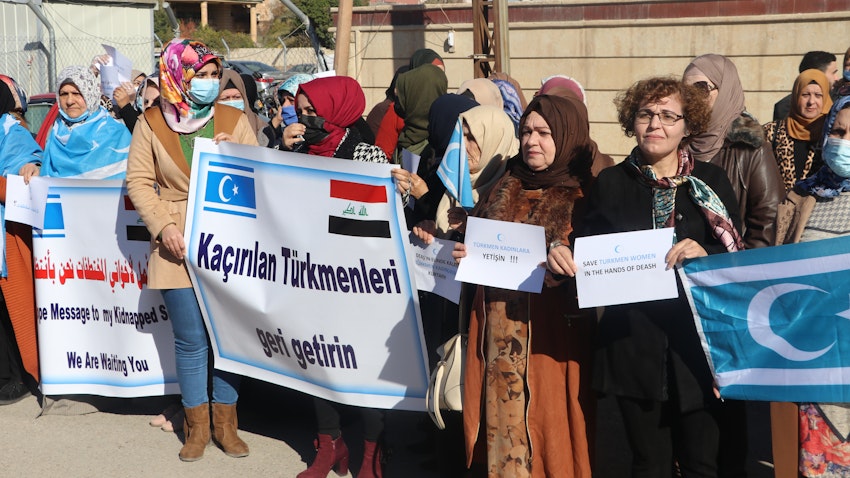 عراقيون يطالبون بتدخل الحكومة لإطلاق سراح التركمانيات المخطوفات في سوريا من قبل داعش في كركوك، العراق. 2 فبراير/شباط 2021 (الصورة عبر غيتي إيماجز)