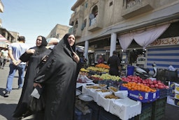 امرأة في سوق الصدرية في بغداد، العراق، 10 سبتمبر/أيلول 2021 (الصورة عبر غيتي إيماجز)