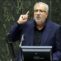 جواد أوجي يدافع عن ترشيحه وزيرا للنفط أمام البرلمان الإيراني بطهران في 25 أغسطس/آب 2021 (الصورة عبر موقع دولات)