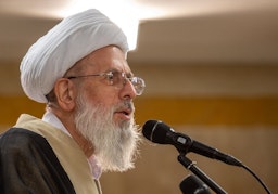 محمد محمدي ريشهري يلقي كلمة أثناء مؤتمر في قم في 3 فبراير/ شباط 2021 (تصوير أحمد الزهرابي، وكالة أنباء الطلبة الإيرانية)