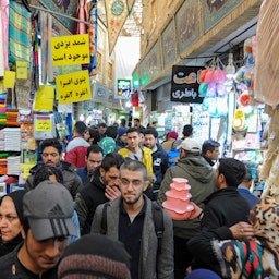  إيرانيون يتسوقون في سوق تجريش شمال طهران، 10 ديسمبر/كانون الأول 2020 (الصورة عبر موقع visit.tehran.ir)