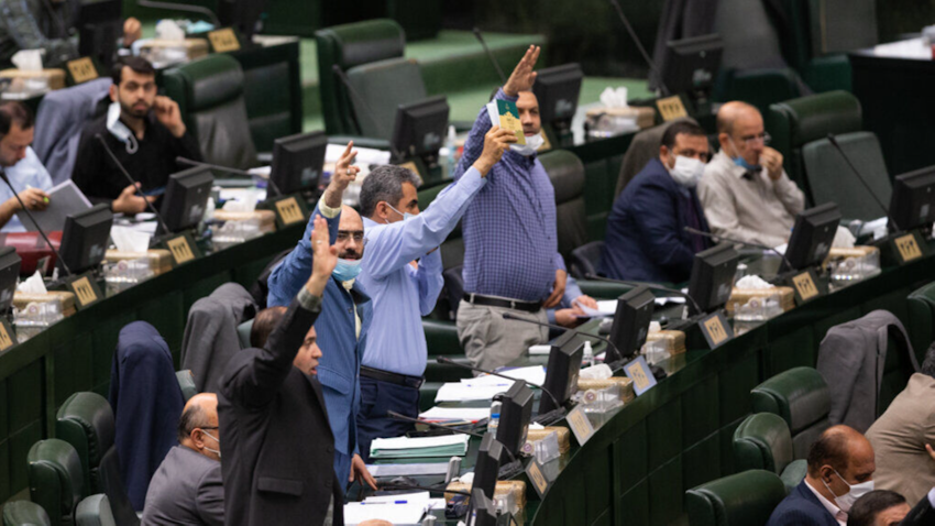 المشرعون الإيرانيون يراجعون نهج فريق التفاوض النووي في طهران، إيران. 13 مارس/ آذار 2022 (الصورة عبر وكالة الأنباء الإيرانية إيرنا)