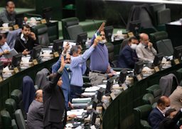 المشرعون الإيرانيون يراجعون نهج فريق التفاوض النووي في طهران، إيران. 13 مارس/ آذار 2022 (الصورة عبر وكالة الأنباء الإيرانية إيرنا)