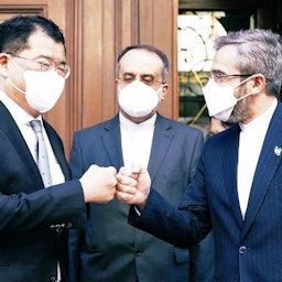 نائب وزير خارجية كوريا الجنوبية تشوي جونغ كون يلتقي كبير المفاوضين النوويين الإيراني علي باقري كاني في فيينا، 6 يناير/كانون الثاني 2022 (المصدر: حساب تشوي جونغ كون على تويتر)