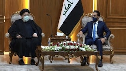 رئيس مجلس النواب العراقي محمد الحلبوسي يلتقي رئيس القضاء الإيراني آنذاك إبراهيم رئيسي في بغداد، العراق. 11 فبراير/شباط 2021 (الصورة عبر إرنا)