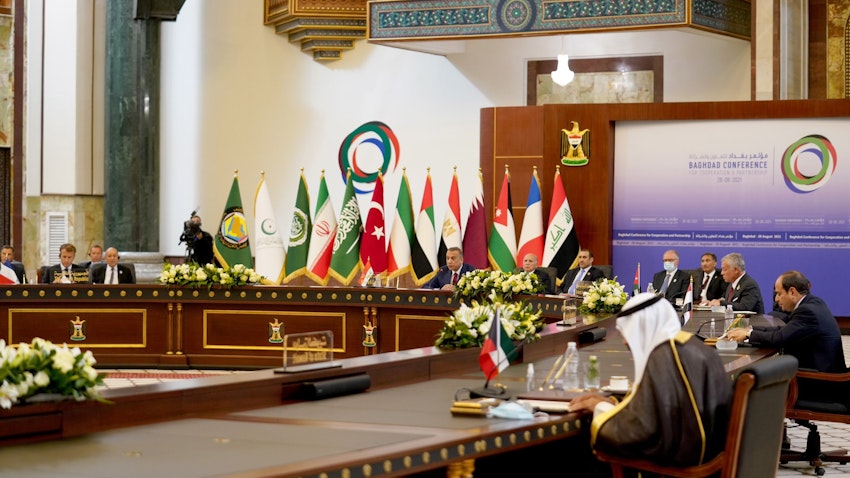 رئيس الوزراء العراقي مصطفى الكاظمي يستضيف وزيري الخارجية الإيراني والسعودي من بين شخصيات أجنبية أخرى في بغداد، العراق. 28 أغسطس/آب 2021 (الصورة عبر مكتب رئيس الوزراء العراقي)
