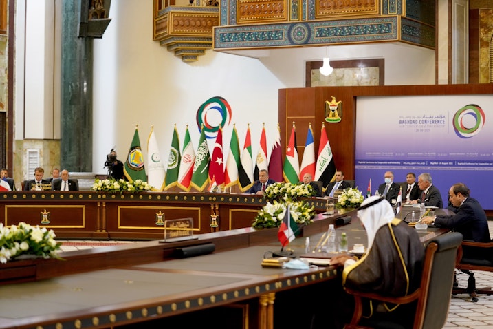 رئيس الوزراء العراقي مصطفى الكاظمي يستضيف وزيري الخارجية الإيراني والسعودي من بين شخصيات أجنبية أخرى في بغداد، العراق. 28 أغسطس/آب 2021 (الصورة عبر مكتب رئيس الوزراء العراقي)