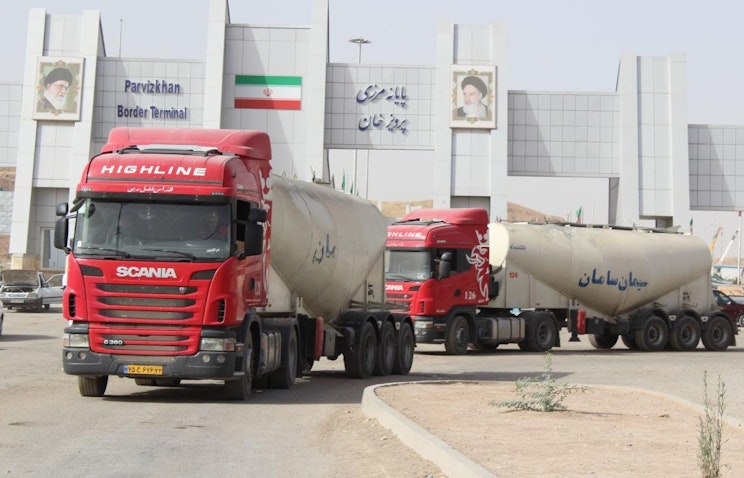 Iranian goods being exported from Parvizkhan border terminal to neighboring Iraq on Nov. 08, 2019. (Photo via Rouydad24.ir)